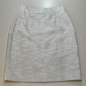 Gorgeous Banana Republic pencil skirt silver and creme metallic  shimmer size 6